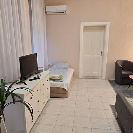 Mainstreet Apartman Суботиця Екстер'єр фото